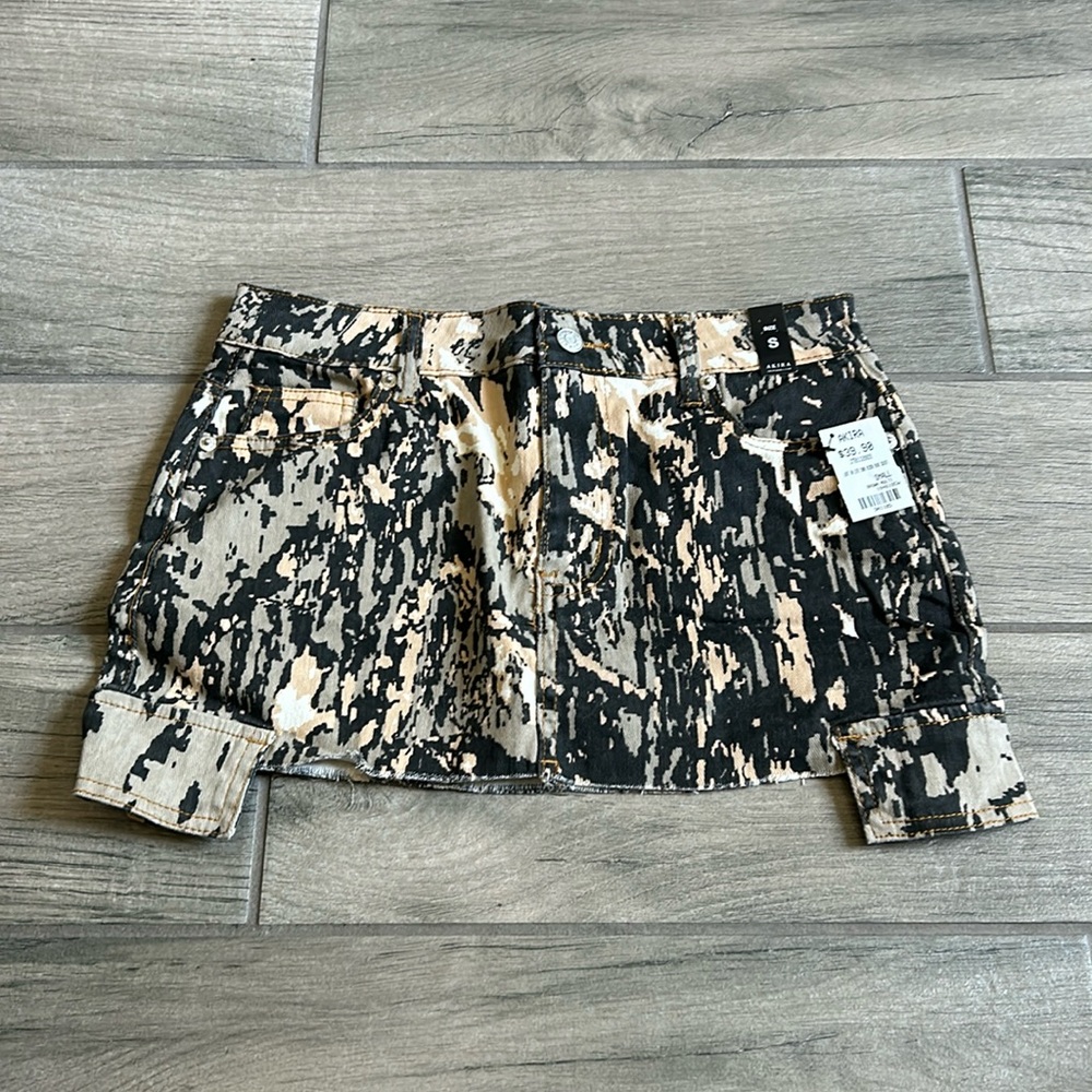 Women’s Black & Beige Printed Mini Skirt - Unknown Brand
